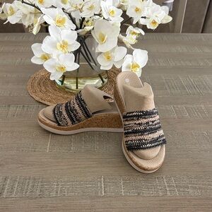 Bzees Tan and Black Wedges